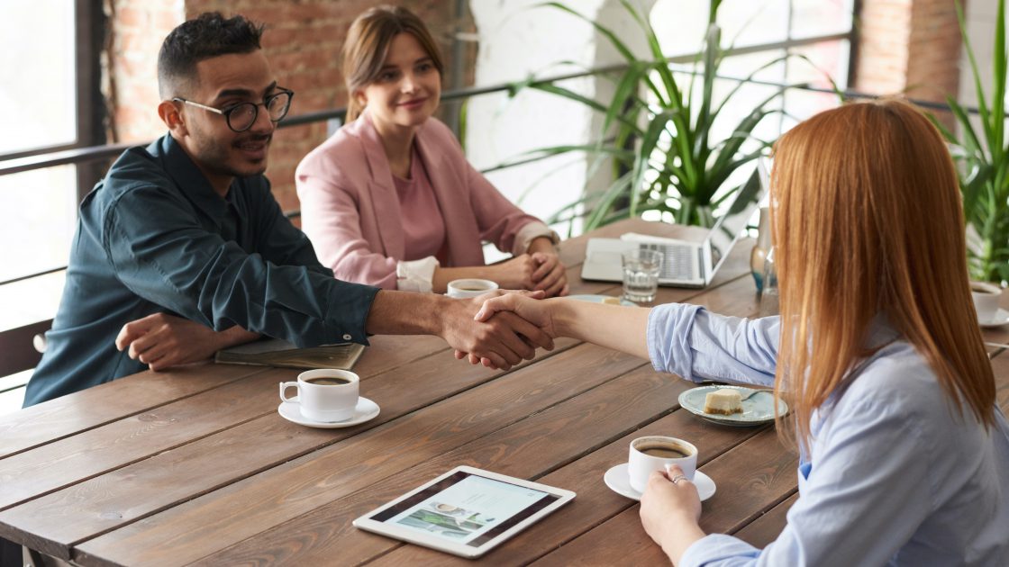 Networking meetup con desarrolladores financieros